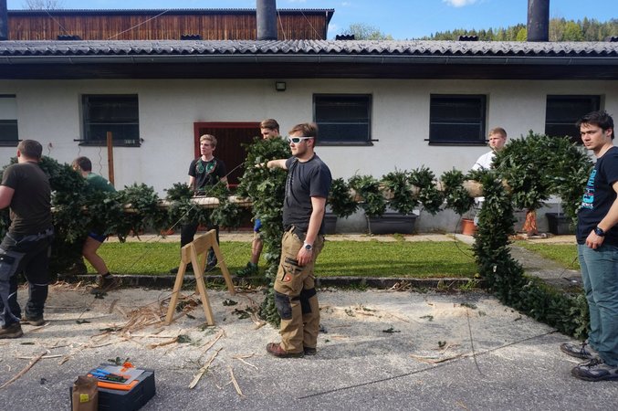Maibaum_Aufstellen_2016